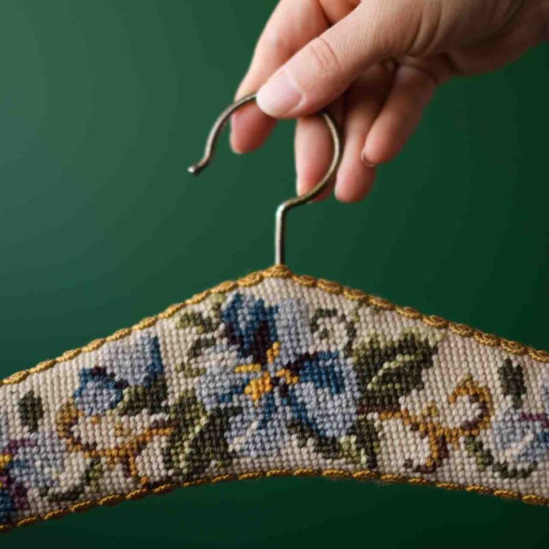  Vintage Goblen Elbise Askısı DAK57