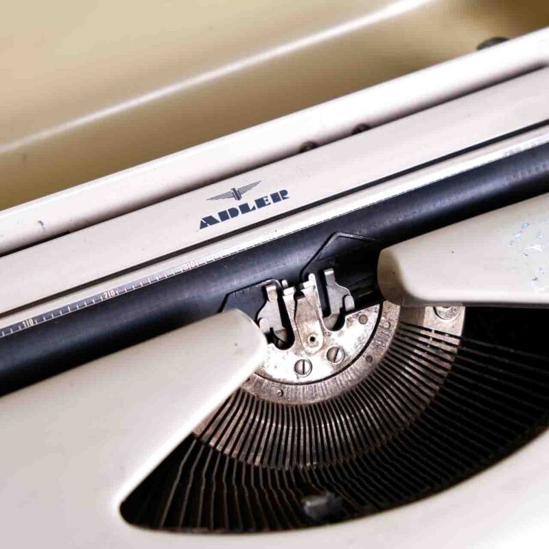 Vintage Adler Daktilo AVA1