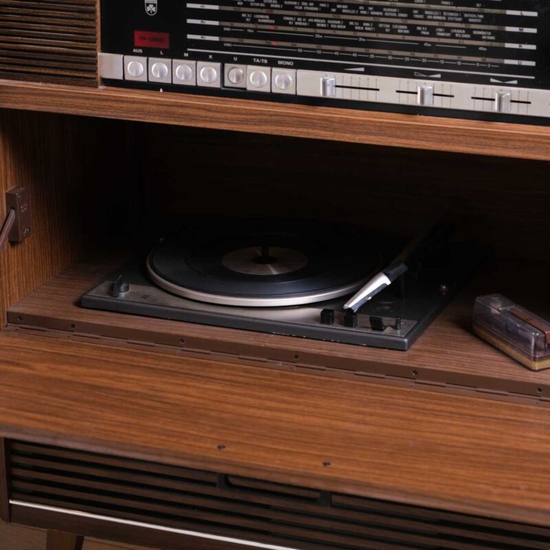 Grundig Müzik Dolabı F525FC
