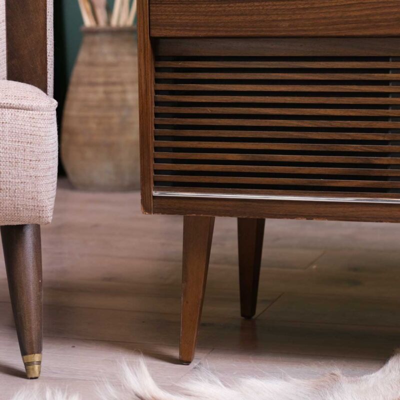 Grundig Müzik Dolabı F525FC