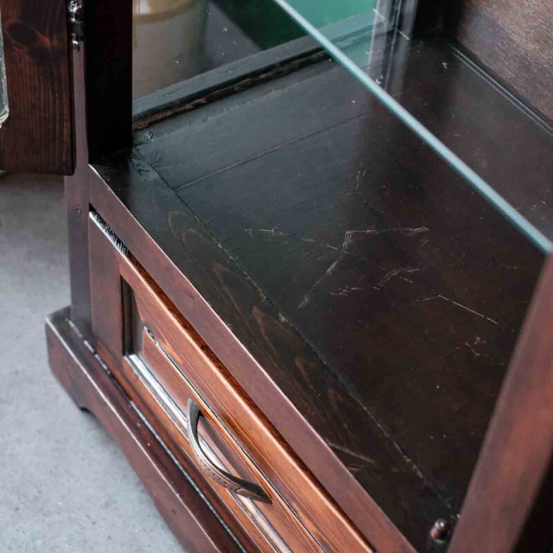 Vintage Vitrin DUT31
