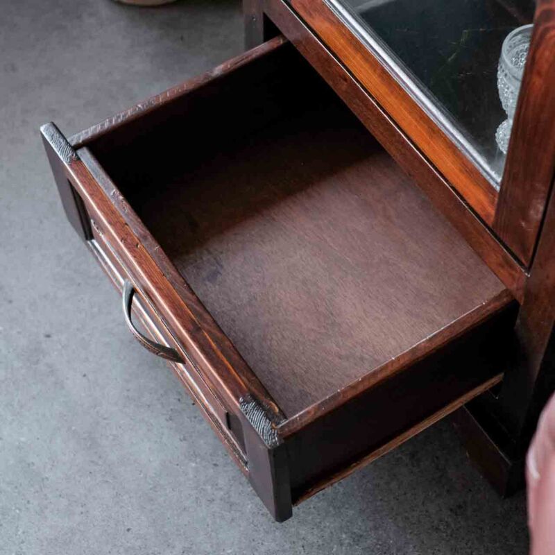 Vintage Vitrin DUT31