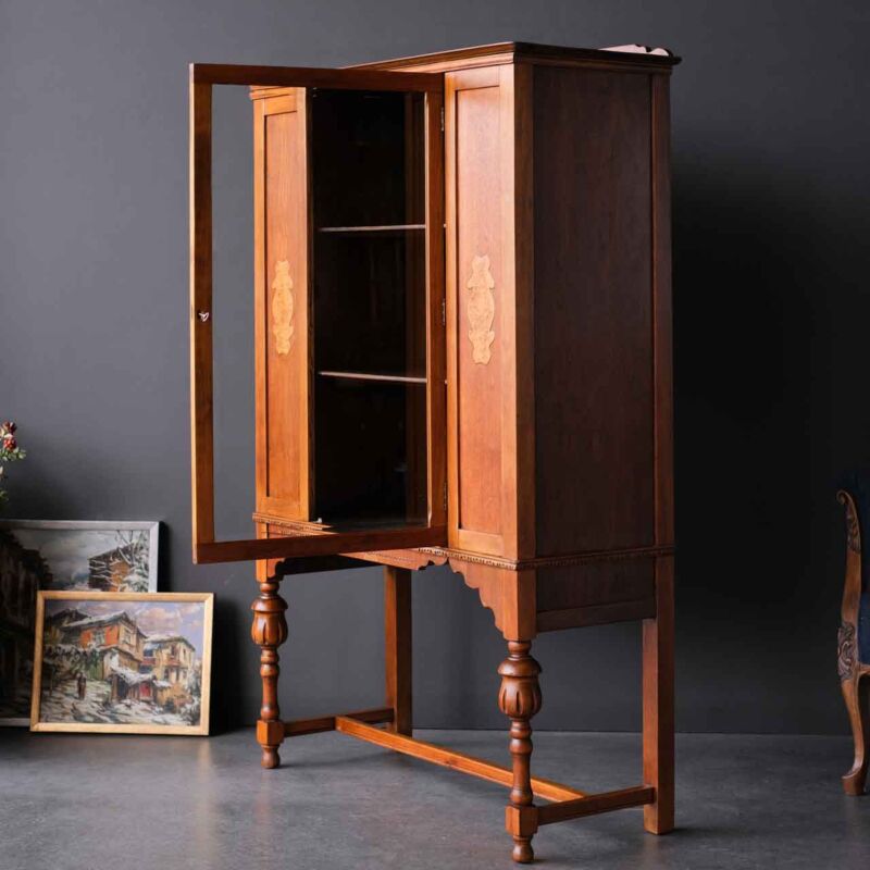 Vintage Vitrin HUT30