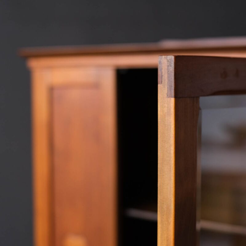 Vintage Vitrin HUT30