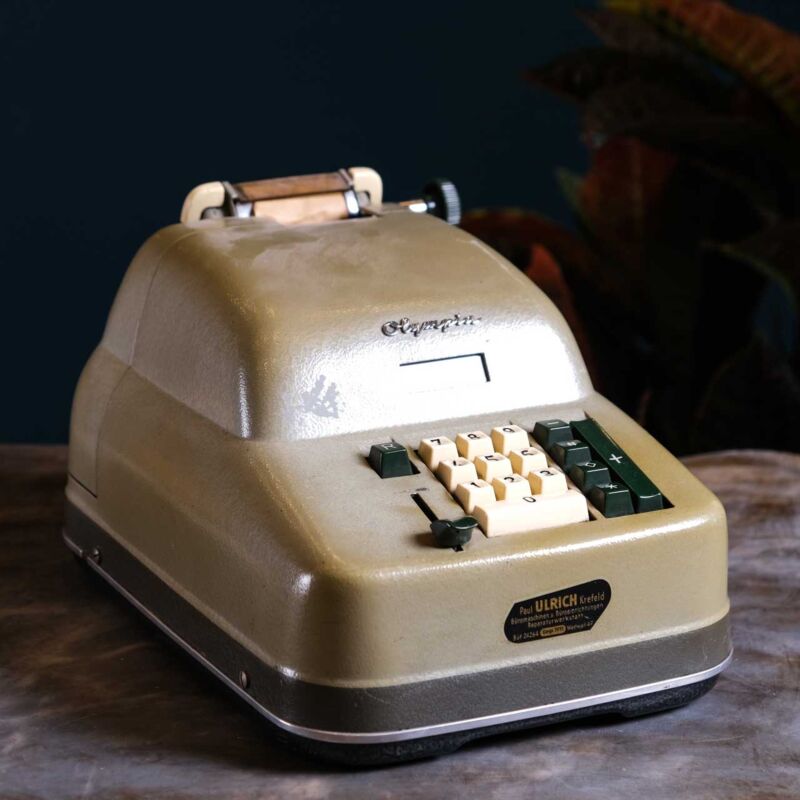 Vintage Olympia Hesap Makinesi KUZ8 