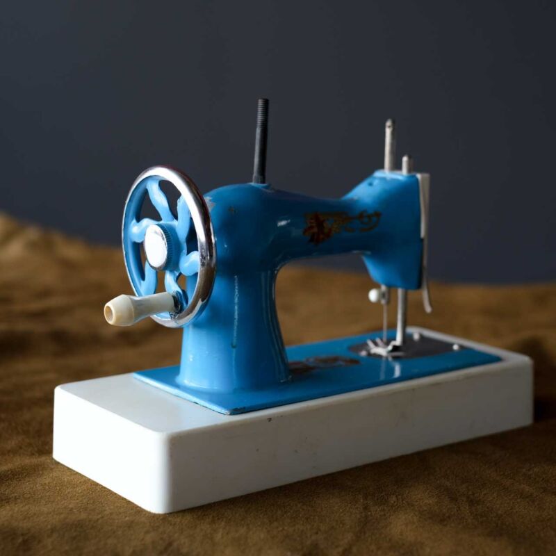 Vintage Oyuncak Dikiş Makinesi KOR82