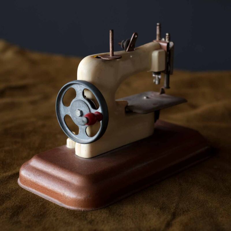 Vintage Oyuncak Dikiş Makinesi KOR84