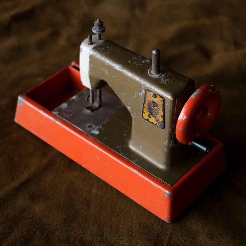 Vintage Oyuncak Dikiş Makinesi KOR85