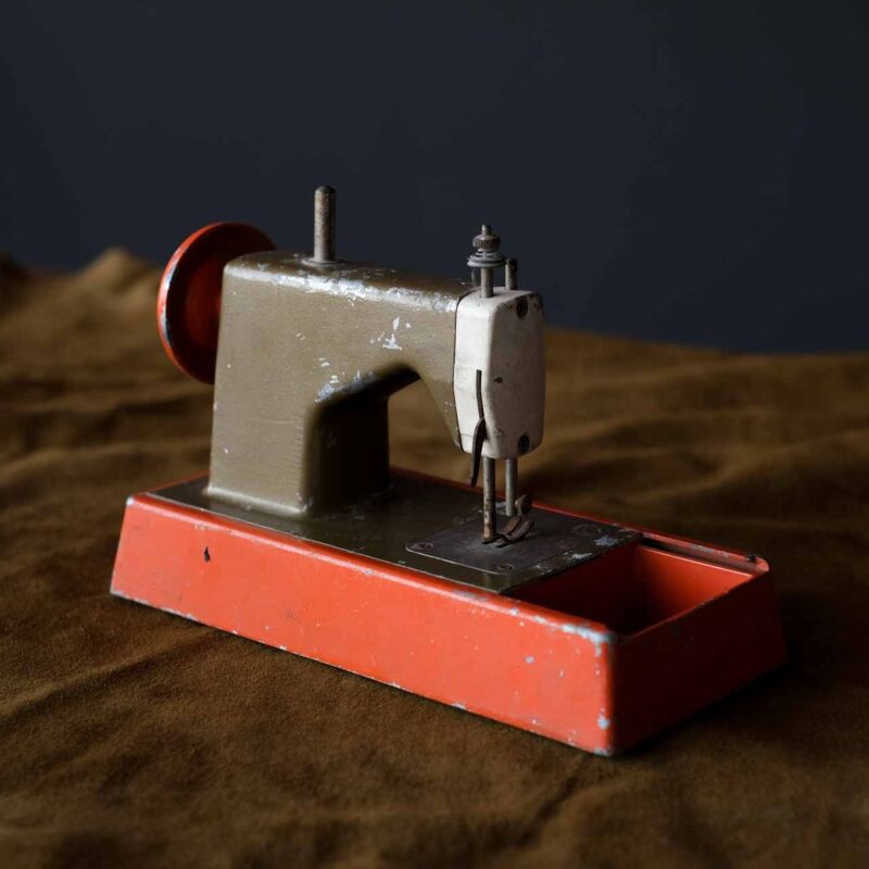 Vintage Oyuncak Dikiş Makinesi KOR85